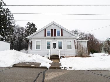 5 Crosby St, Webster, MA 01570