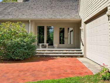 923 Drift Rd, Westport, MA 02790