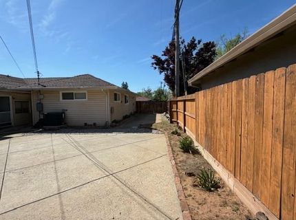 9497 Sara St, Elk Grove, CA 95624 Photo