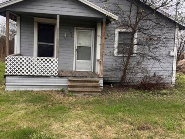 206 3rd Street , Hillsboro, TX 76645