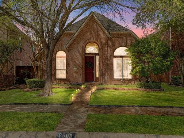 8609 Old Oak Drive, Irving, TX 75063