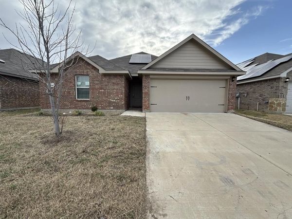 3303 Knoll Dr , Ennis, TX 75119