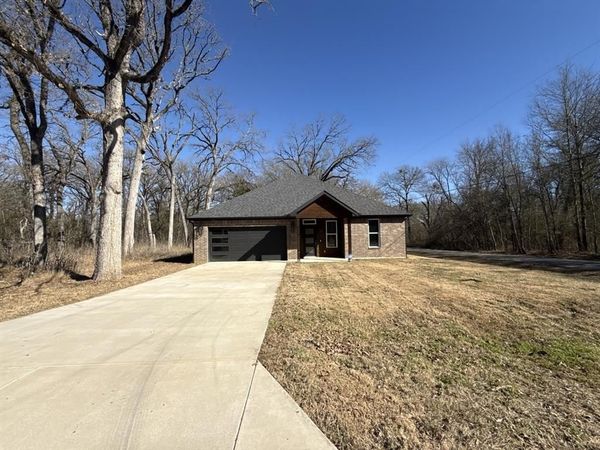 102 Oakwood Drive , Trinidad, TX 75163