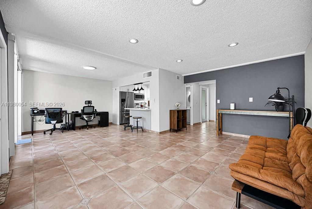 9133 Fontainebleau Blvd , Unit 5, Miami, FL 33172 Photo