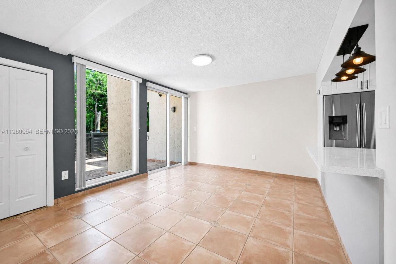 9133 Fontainebleau Blvd, Unit 5, Miami, FL 33172 Photo