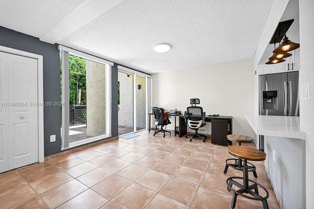 9133 Fontainebleau Blvd , Unit 5, Miami, FL 33172 Photo