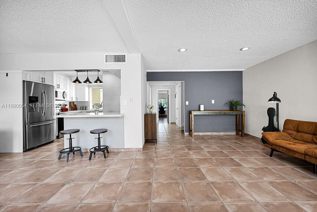 9133 Fontainebleau Blvd , Unit 5, Miami, FL 33172 Photo