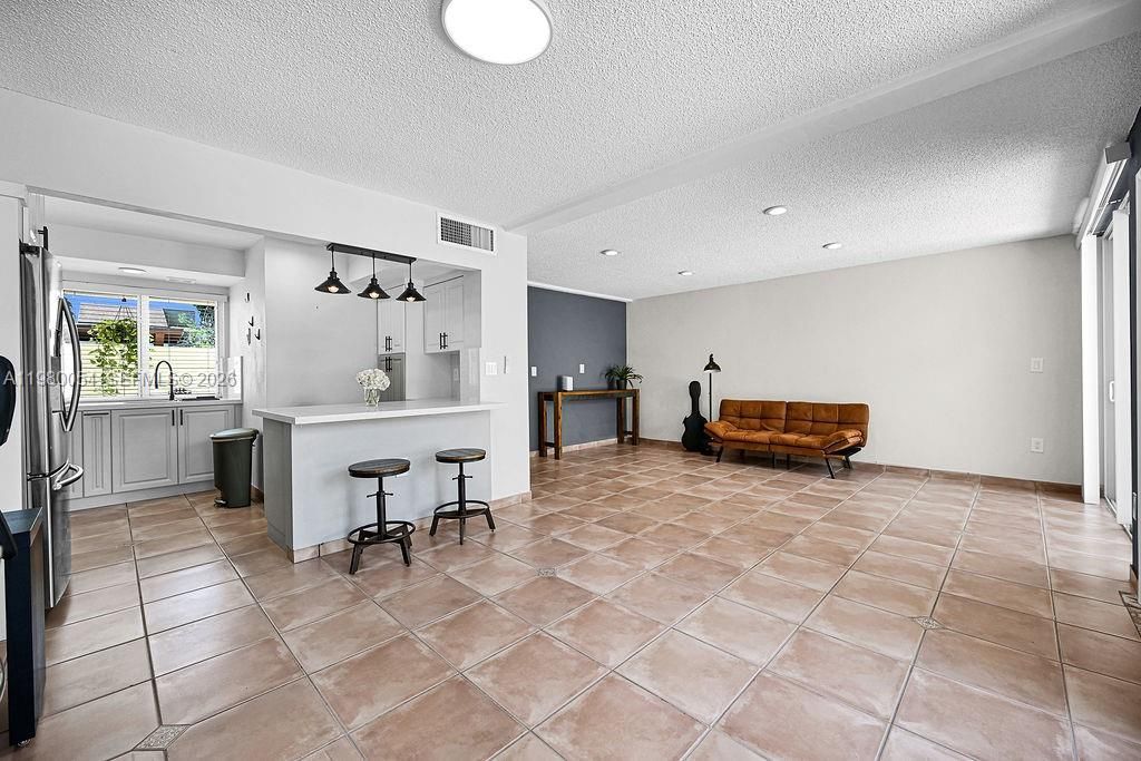 9133 Fontainebleau Blvd , Unit 5, Miami, FL 33172 Photo