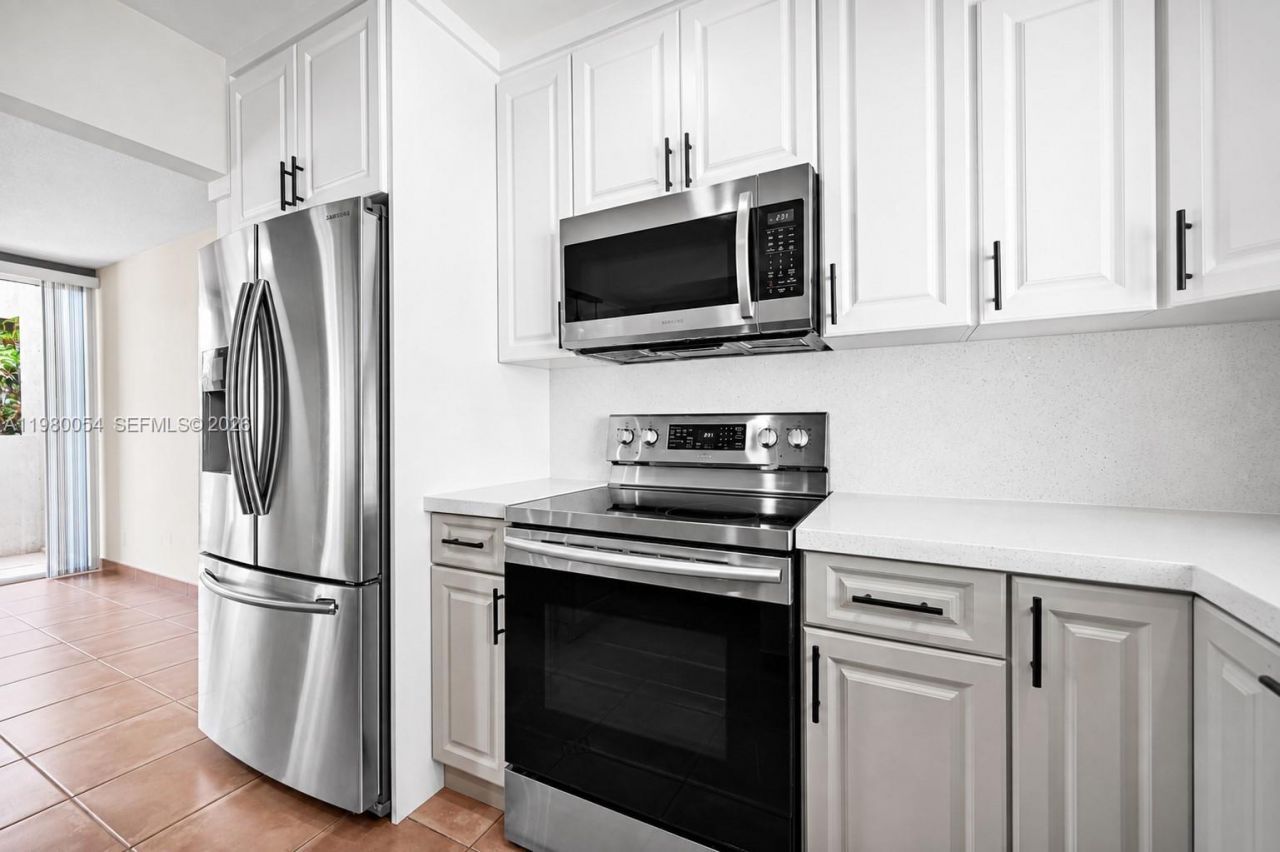 9133 Fontainebleau Blvd, Unit 5, Miami, FL 33172 Photo