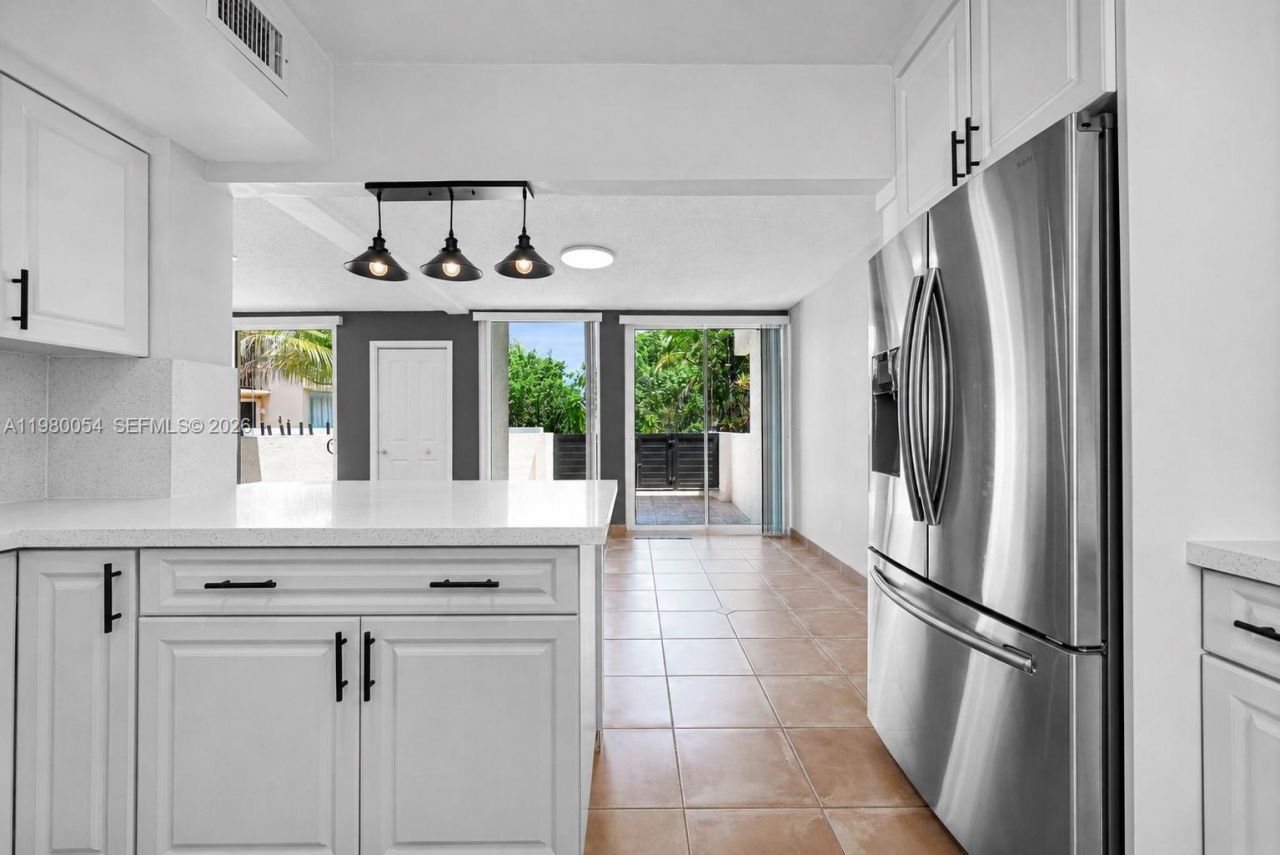 9133 Fontainebleau Blvd, Unit 5, Miami, FL 33172 Photo