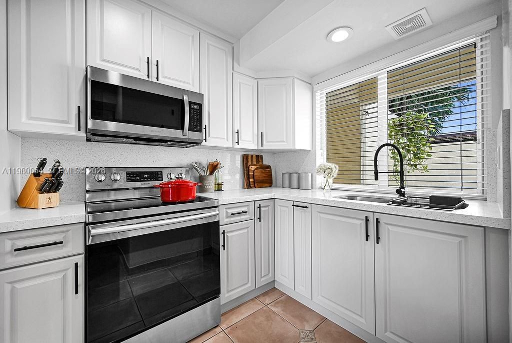 9133 Fontainebleau Blvd , Unit 5, Miami, FL 33172 Photo