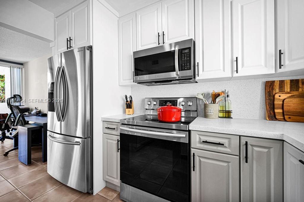 9133 Fontainebleau Blvd , Unit 5, Miami, FL 33172 Photo