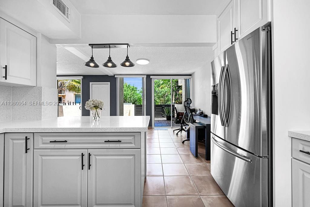 9133 Fontainebleau Blvd , Unit 5, Miami, FL 33172 Photo