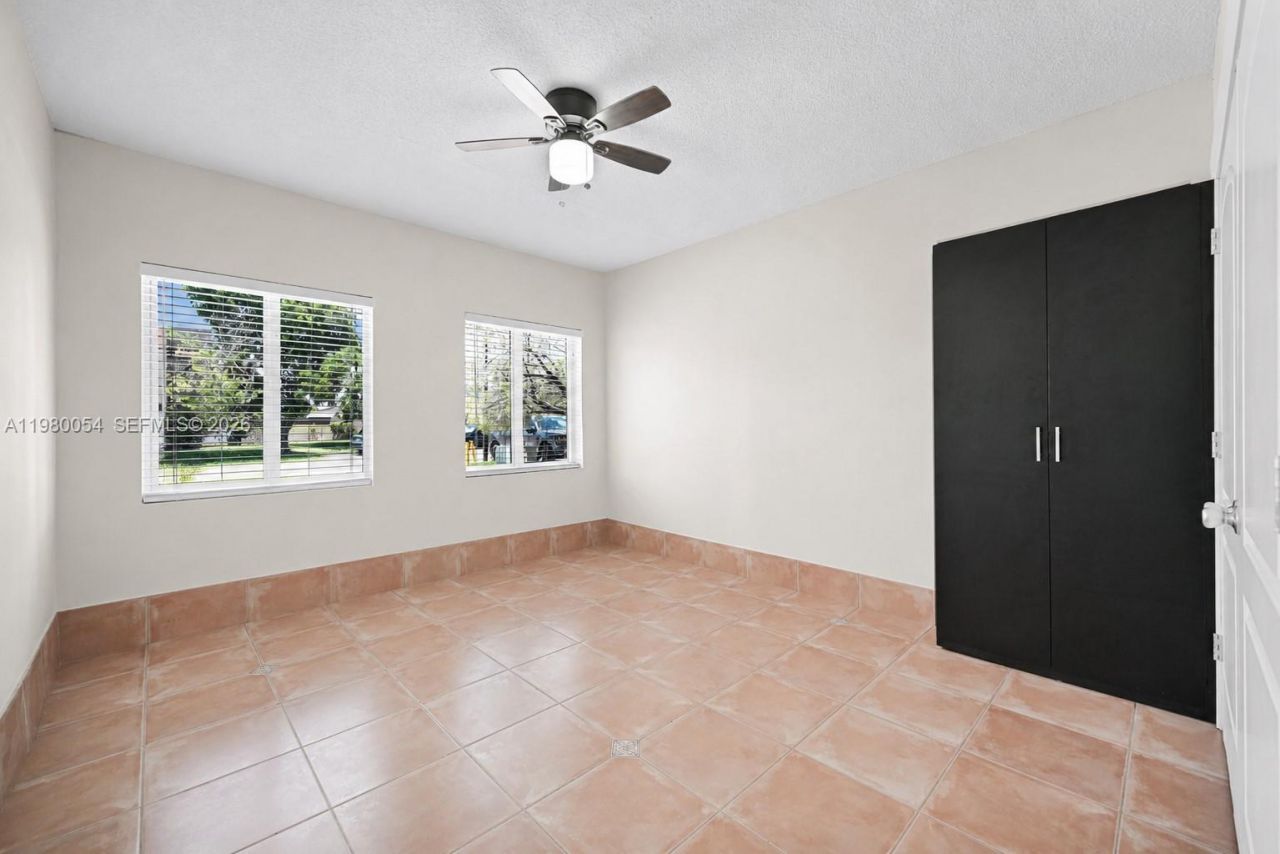 9133 Fontainebleau Blvd, Unit 5, Miami, FL 33172 Photo