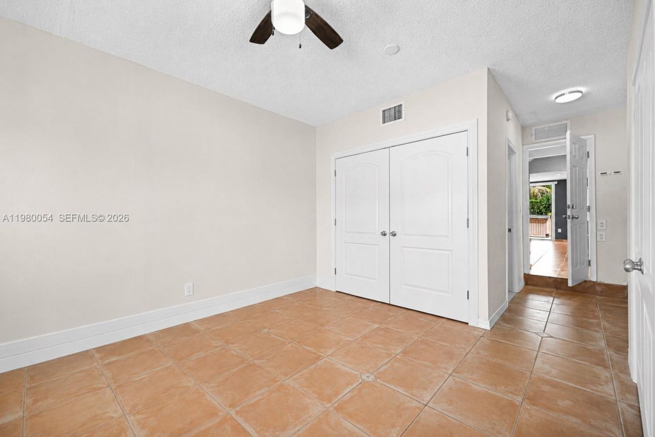 9133 Fontainebleau Blvd, Unit 5, Miami, FL 33172 Photo