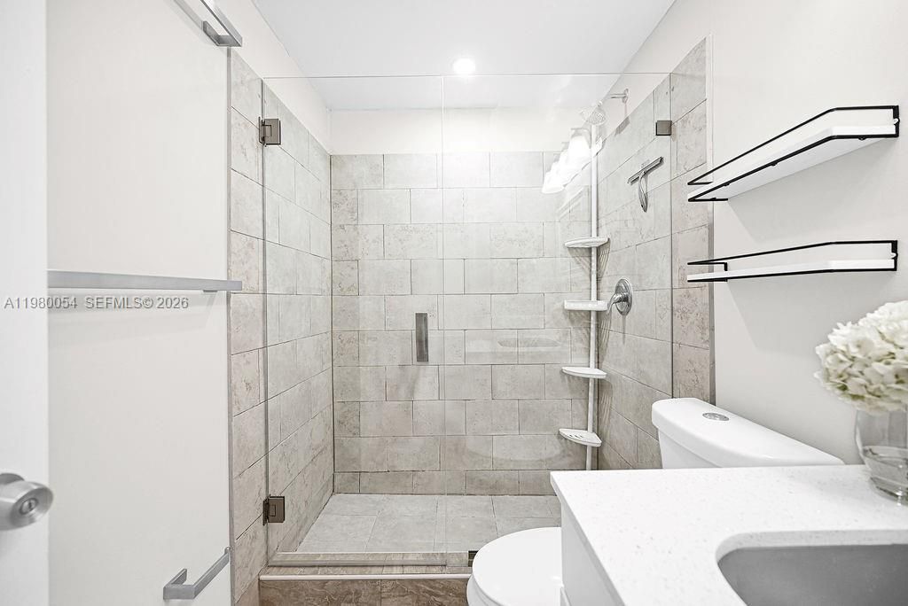 9133 Fontainebleau Blvd , Unit 5, Miami, FL 33172 Photo