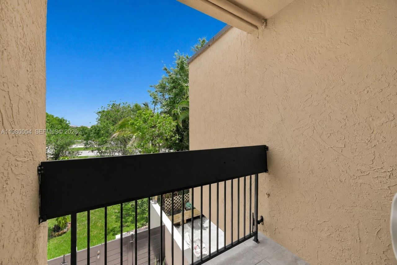 9133 Fontainebleau Blvd, Unit 5, Miami, FL 33172 Photo