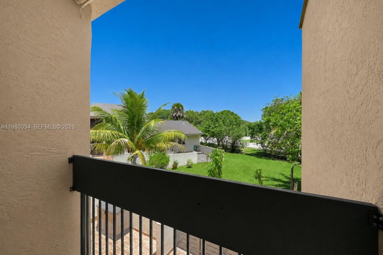 9133 Fontainebleau Blvd, Unit 5, Miami, FL 33172 Photo