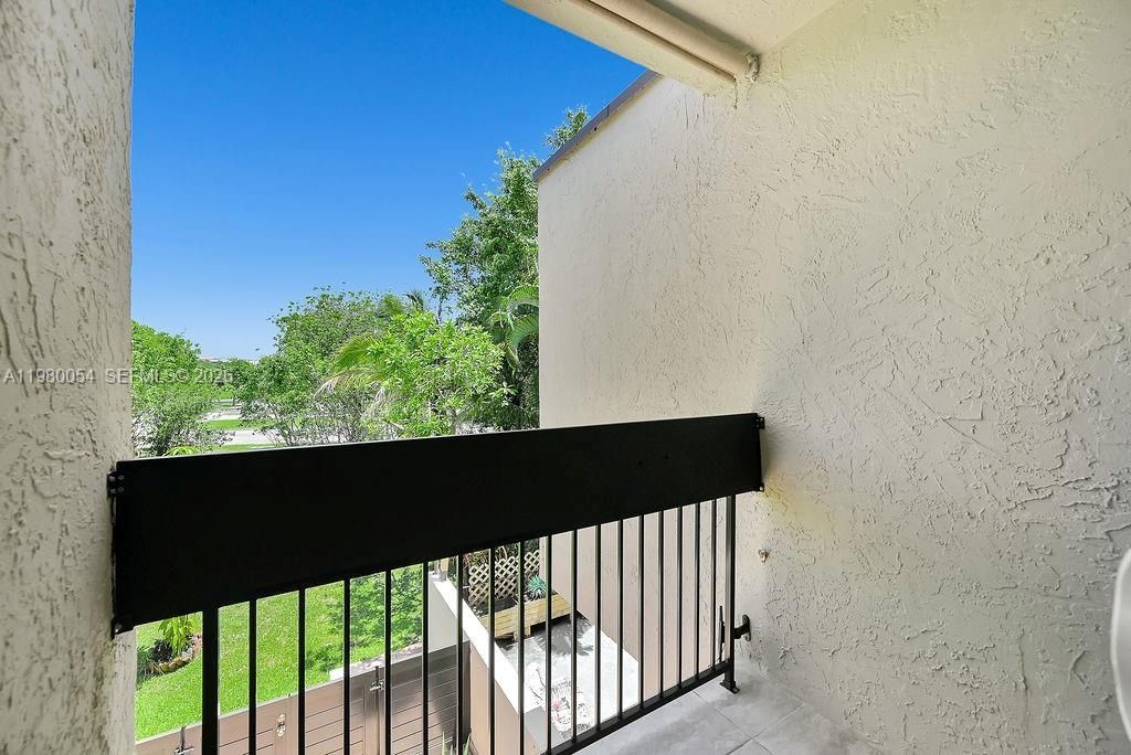 9133 Fontainebleau Blvd , Unit 5, Miami, FL 33172 Photo