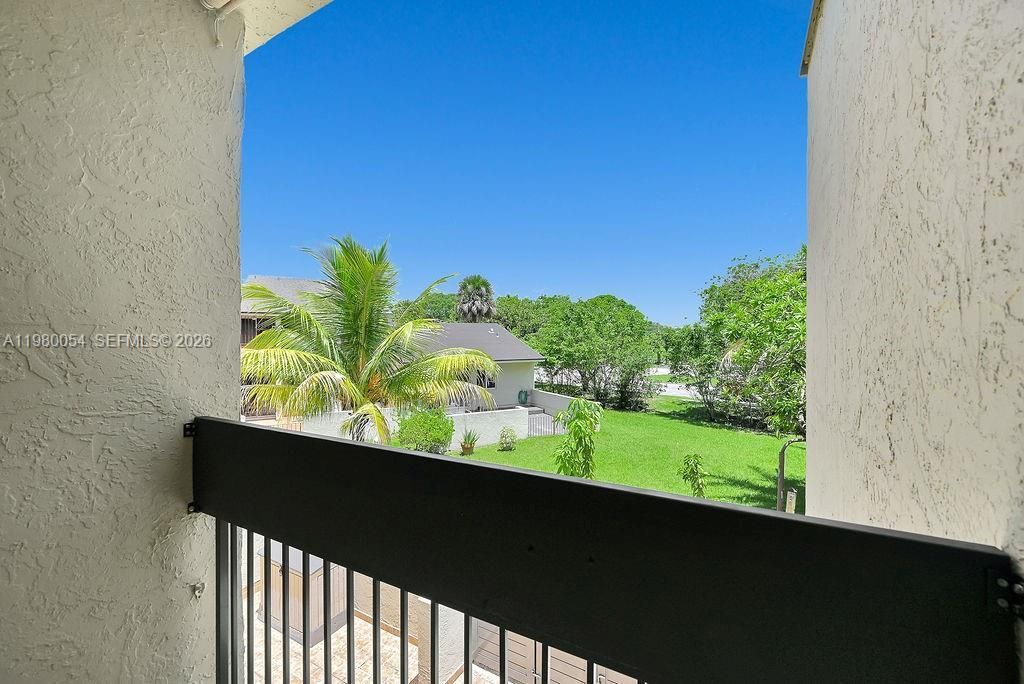 9133 Fontainebleau Blvd , Unit 5, Miami, FL 33172 Photo