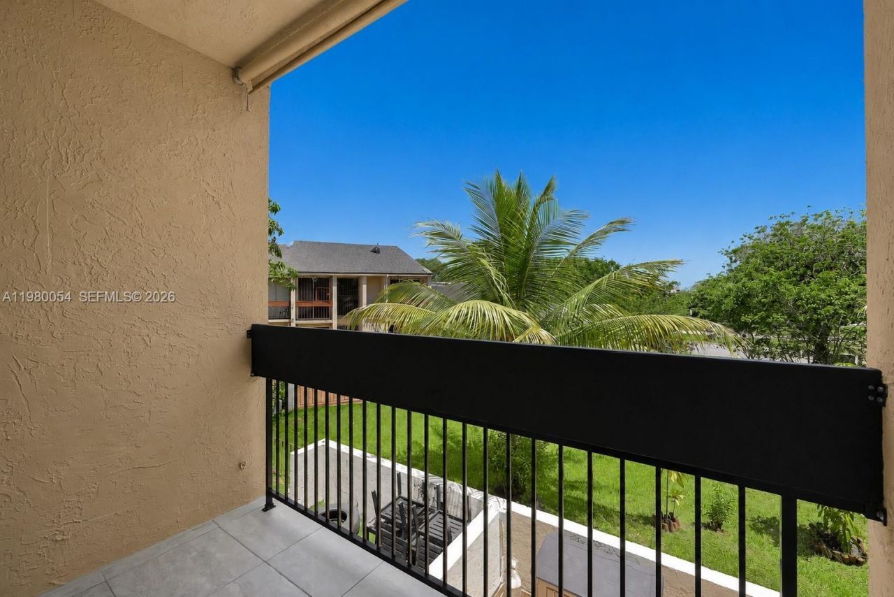 9133 Fontainebleau Blvd, Unit 5, Miami, FL 33172 Photo