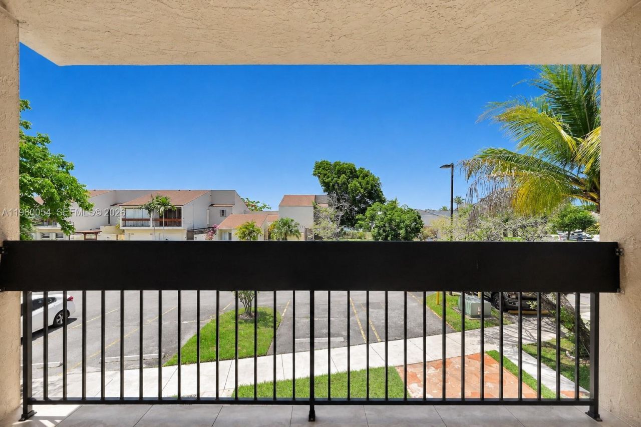 9133 Fontainebleau Blvd, Unit 5, Miami, FL 33172 Photo