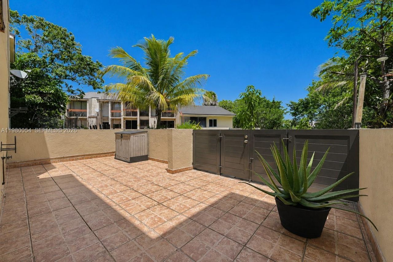 9133 Fontainebleau Blvd, Unit 5, Miami, FL 33172 Photo