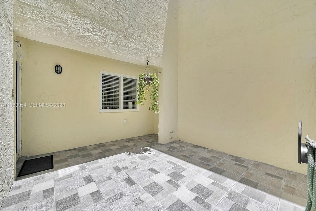 9133 Fontainebleau Blvd , Unit 5, Miami, FL 33172 Photo
