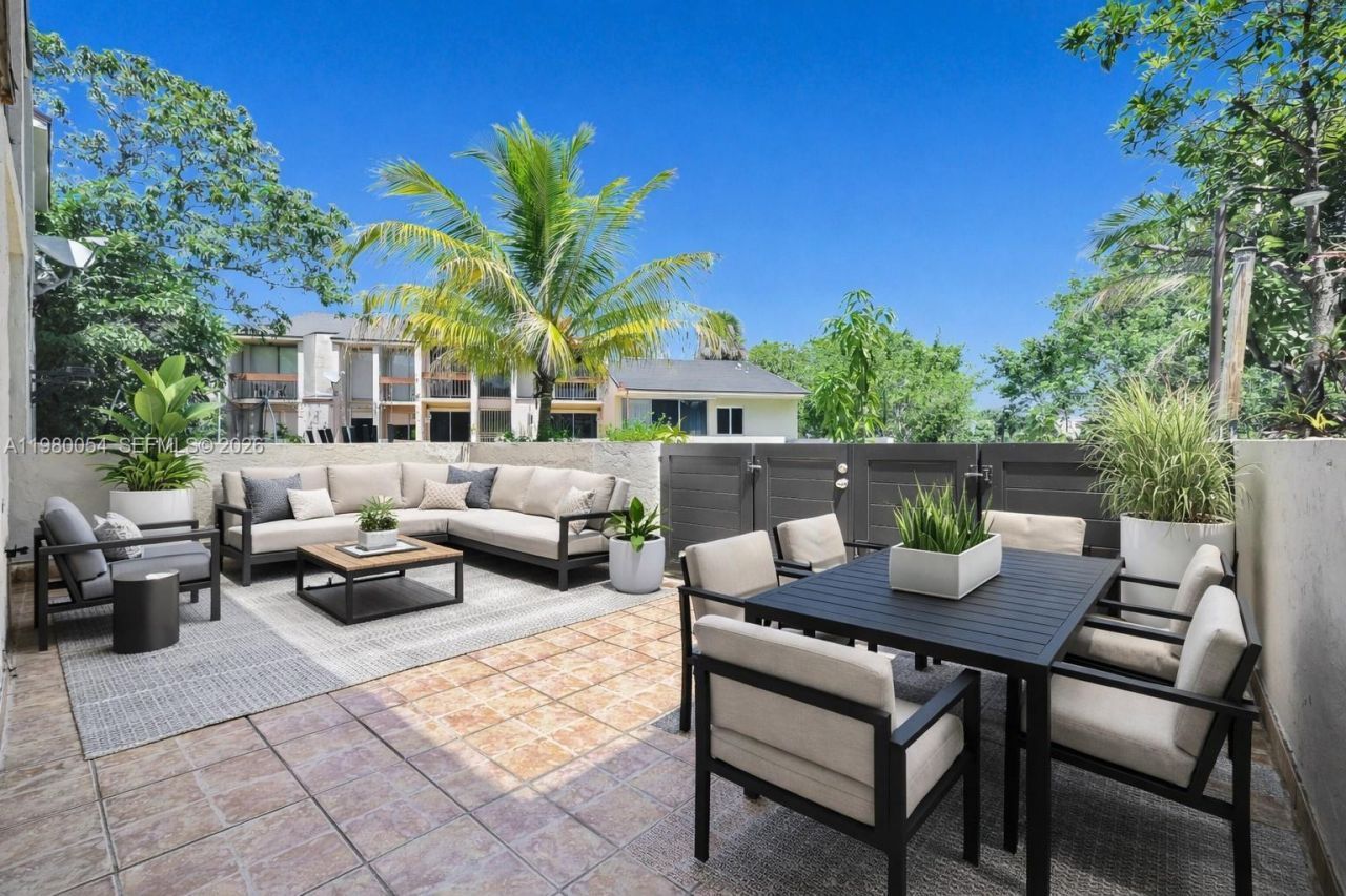 9133 Fontainebleau Blvd , Unit 5, Miami, FL 33172 Photo