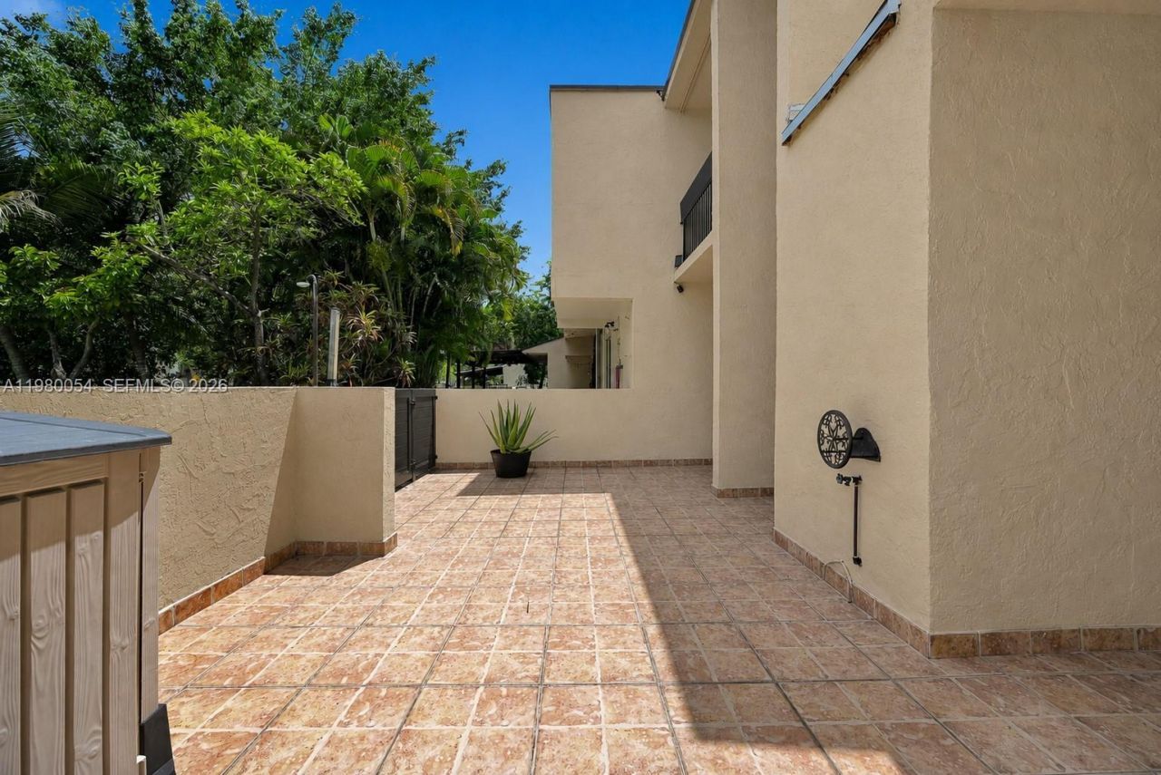 9133 Fontainebleau Blvd, Unit 5, Miami, FL 33172 Photo