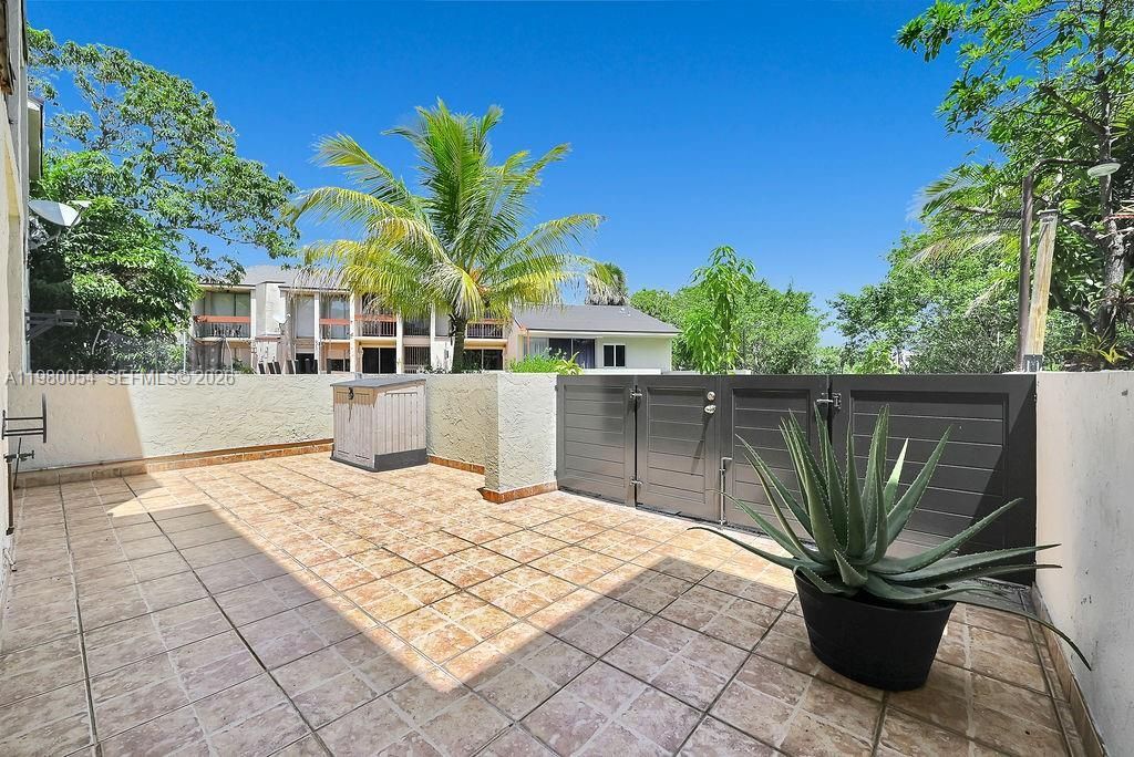 9133 Fontainebleau Blvd , Unit 5, Miami, FL 33172 Photo