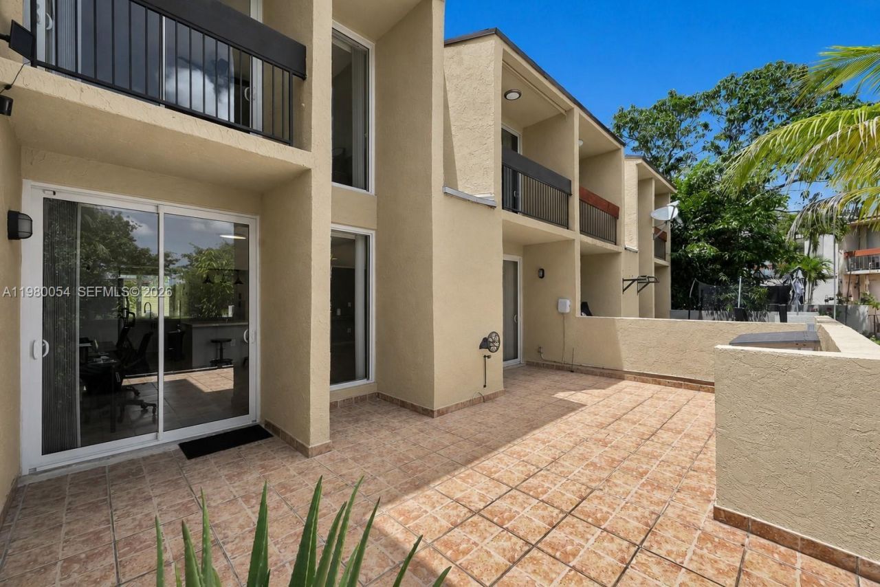 9133 Fontainebleau Blvd, Unit 5, Miami, FL 33172 Photo