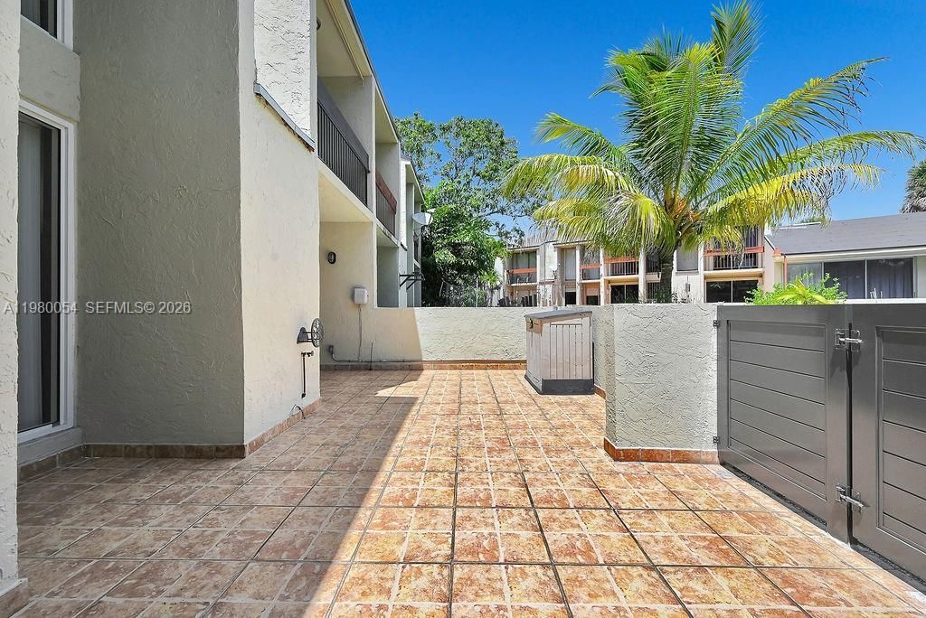 9133 Fontainebleau Blvd , Unit 5, Miami, FL 33172 Photo