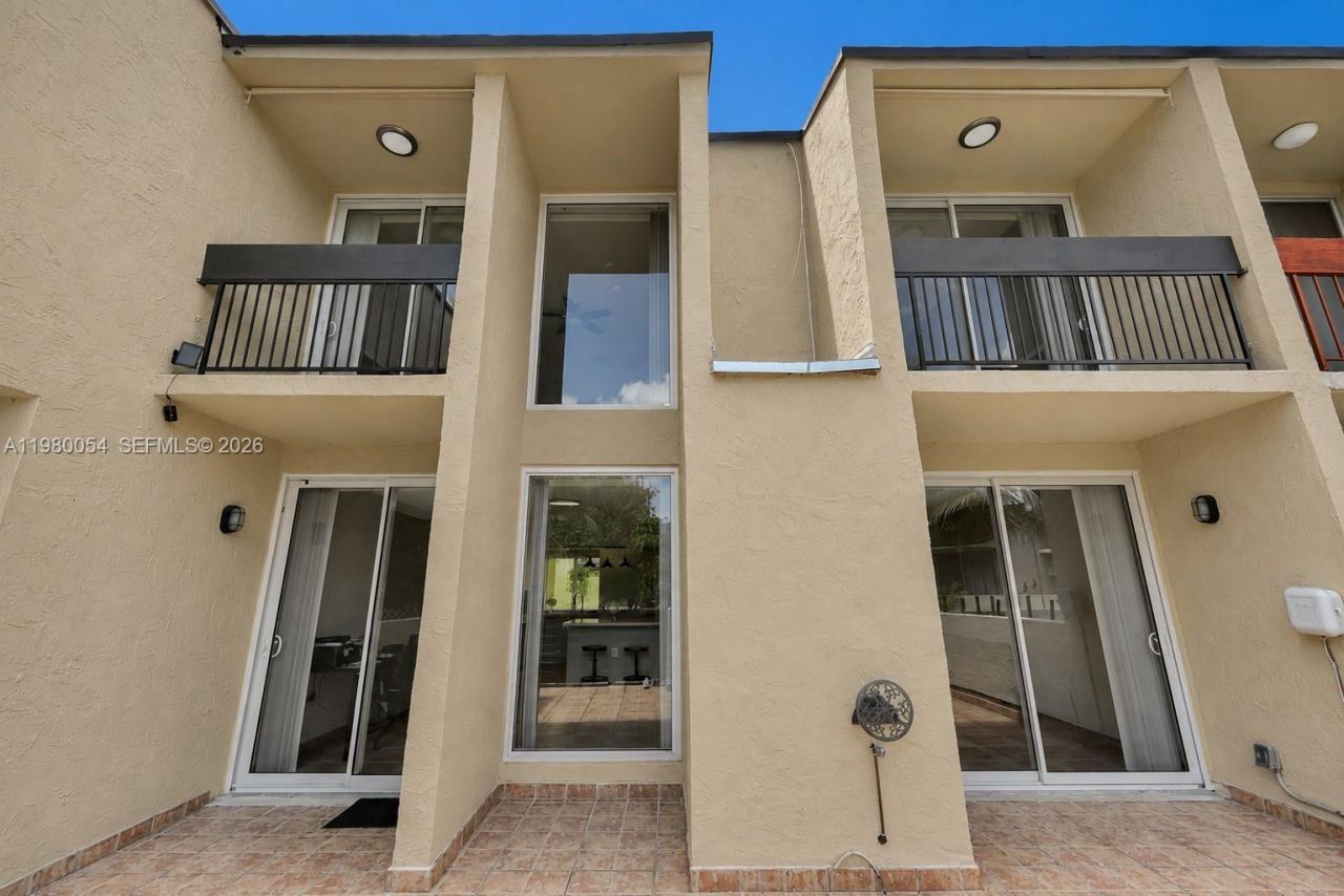 9133 Fontainebleau Blvd, Unit 5, Miami, FL 33172 Photo