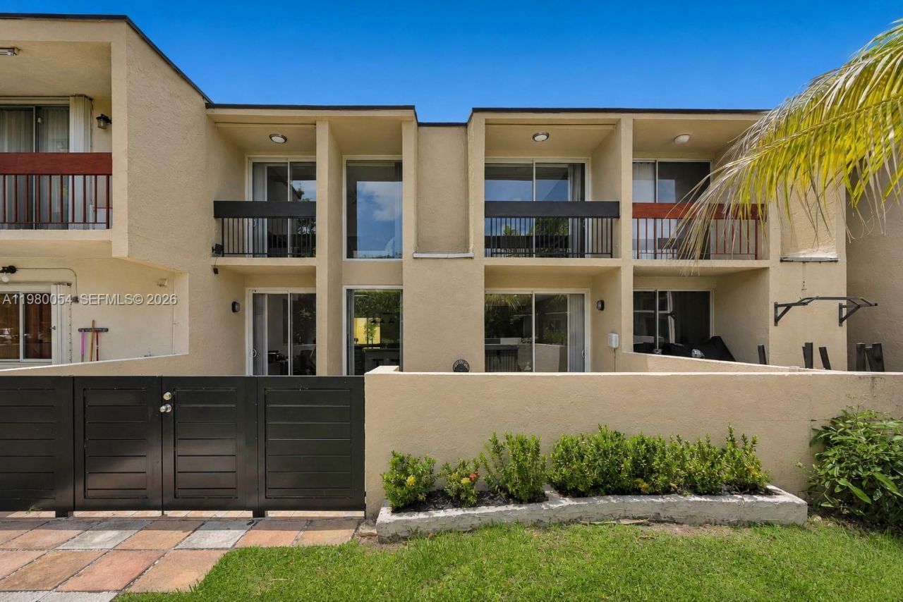 9133 Fontainebleau Blvd, Unit 5, Miami, FL 33172 Photo