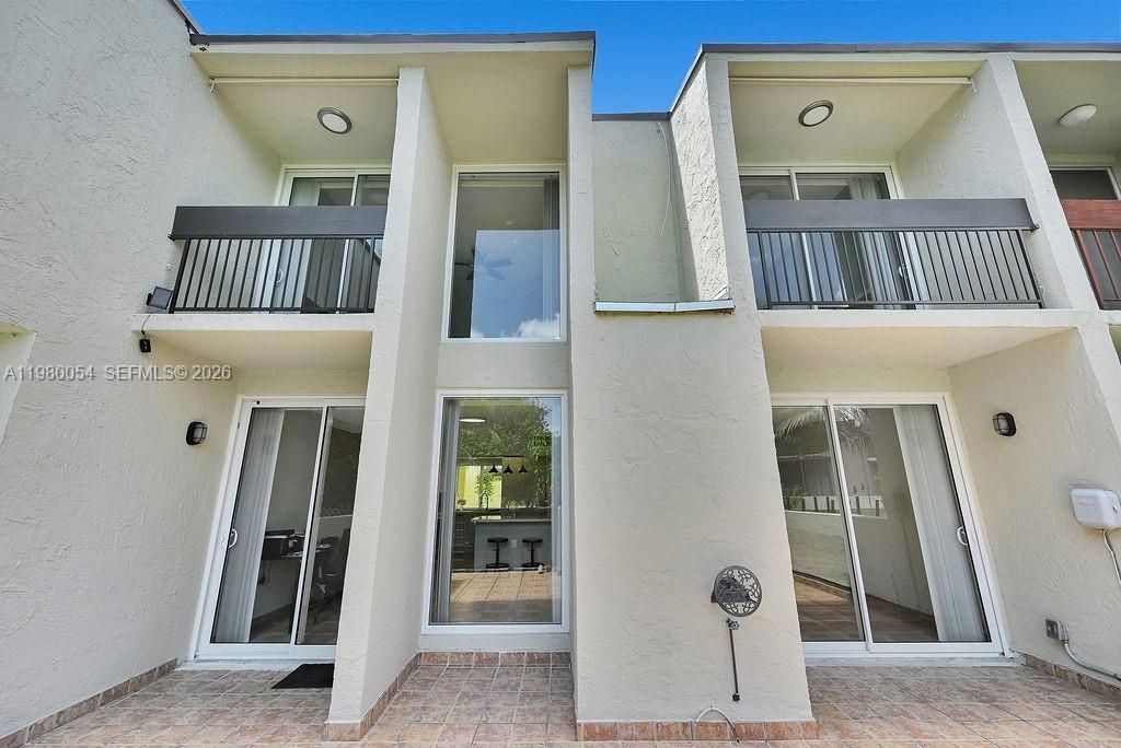 9133 Fontainebleau Blvd , Unit 5, Miami, FL 33172 Photo