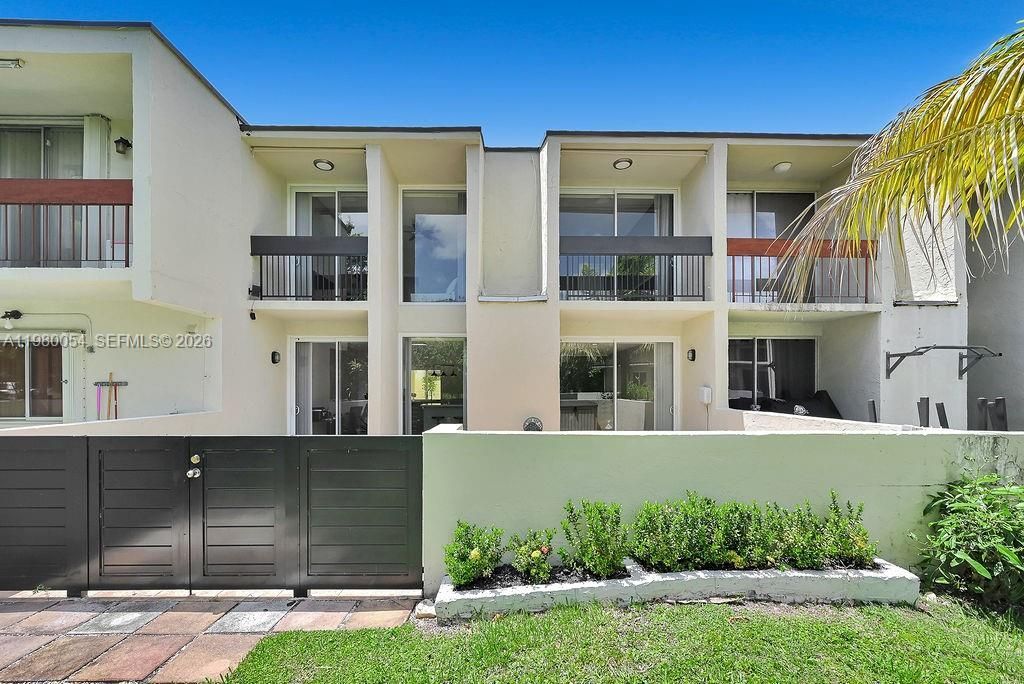 9133 Fontainebleau Blvd , Unit 5, Miami, FL 33172 Photo