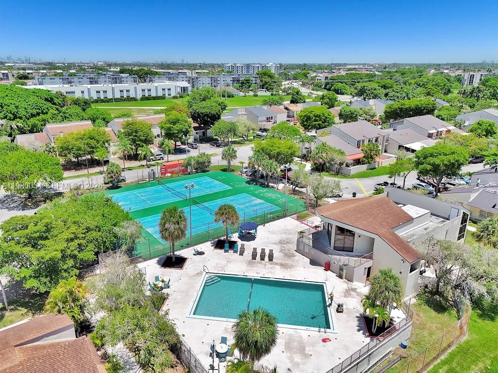 9133 Fontainebleau Blvd , Unit 5, Miami, FL 33172 Photo