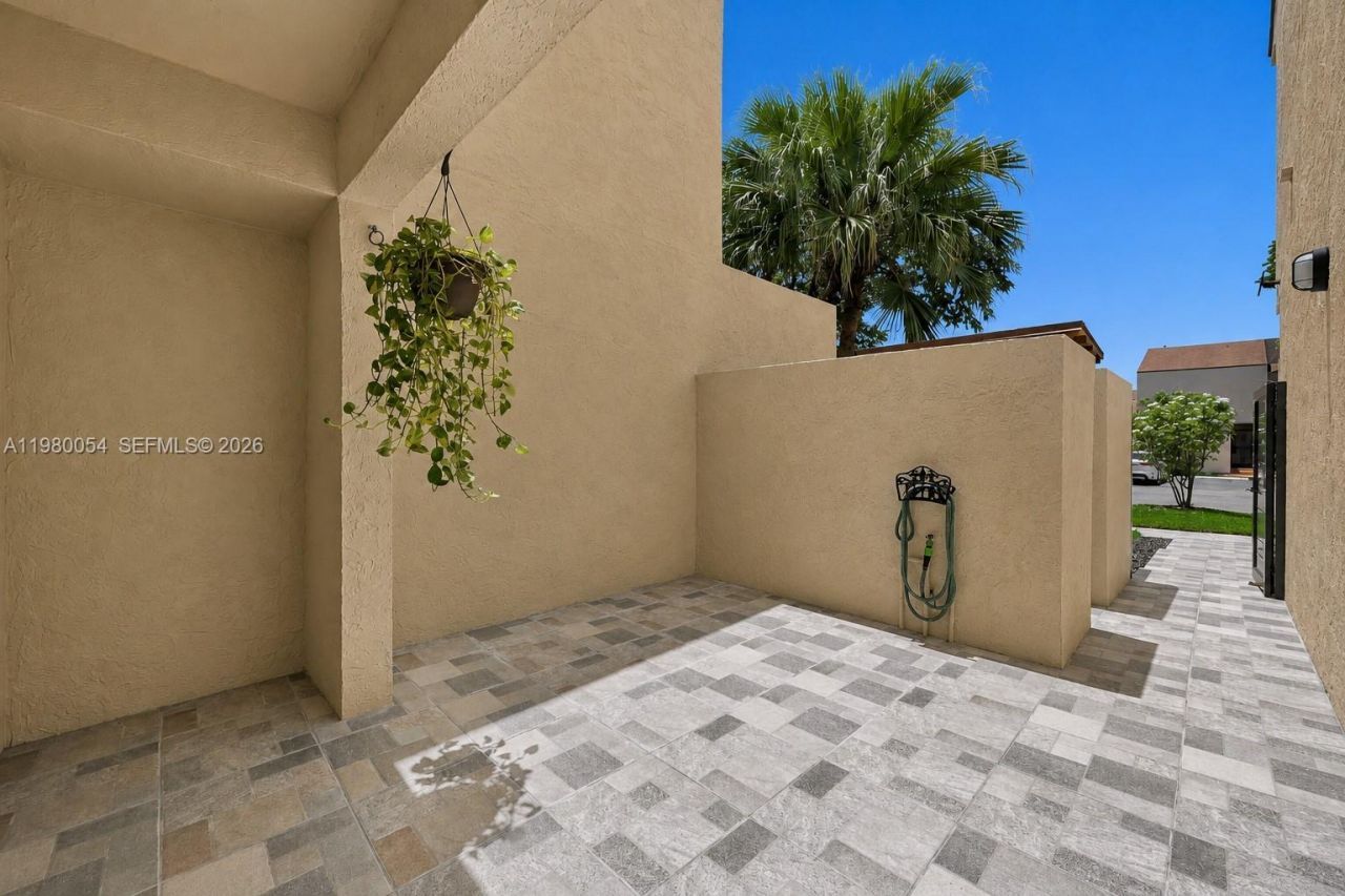 9133 Fontainebleau Blvd, Unit 5, Miami, FL 33172 Photo