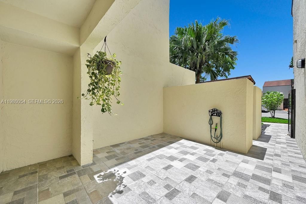 9133 Fontainebleau Blvd , Unit 5, Miami, FL 33172 Photo