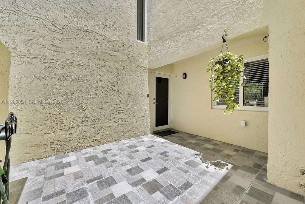 9133 Fontainebleau Blvd , Unit 5, Miami, FL 33172 Photo