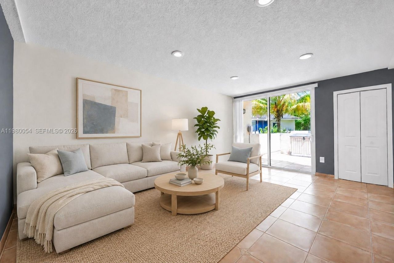 9133 Fontainebleau Blvd, Unit 5, Miami, FL 33172 Photo