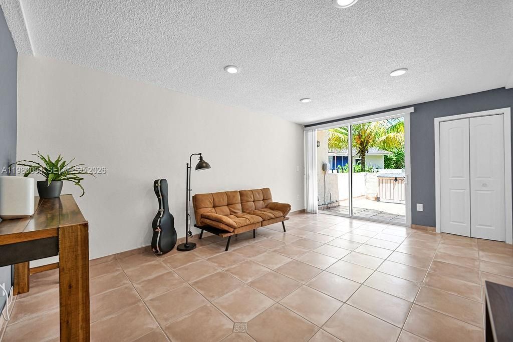 9133 Fontainebleau Blvd , Unit 5, Miami, FL 33172 Photo