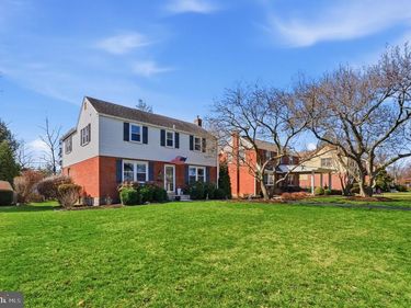 402 TWIN OAKS DRIVE, HAVERTOWN, PA 19083