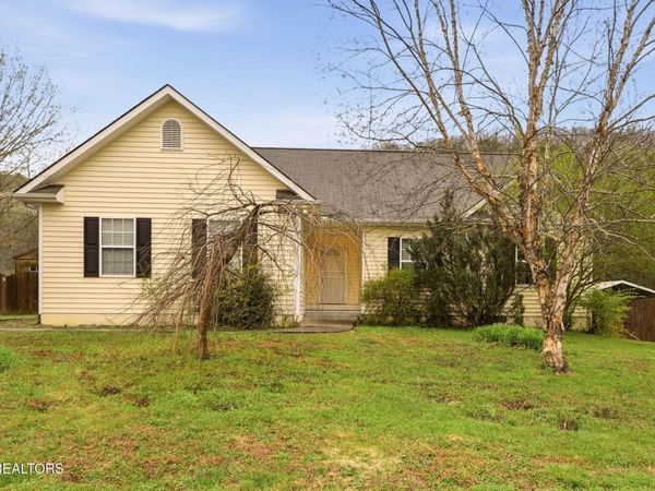 3200 Mistletoe Drive, Knoxville, TN 37924