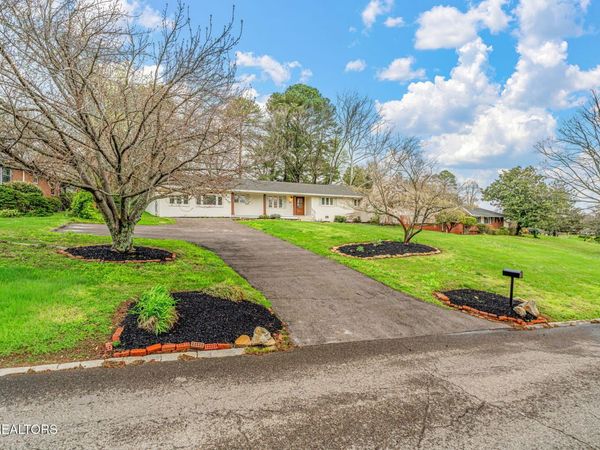 8017 Bennington Drive, Knoxville, TN 37909