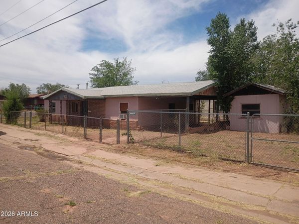 901 N 1ST Avenue, Holbrook, AZ 86025