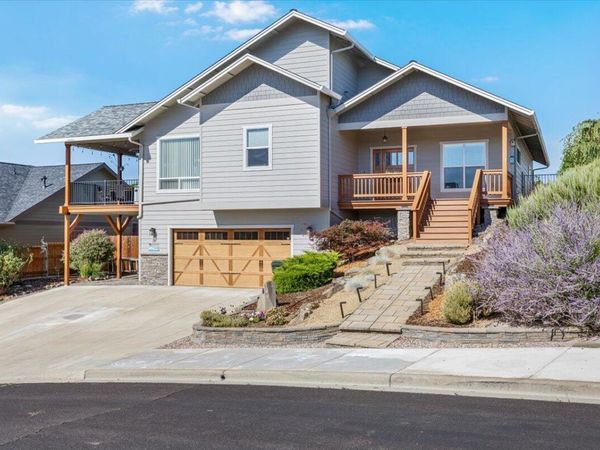 16 Terra Linda Court, Eagle Point, OR 97524