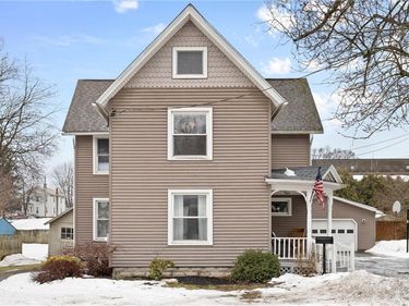 11 Gaylord St, Sodus, NY 14551