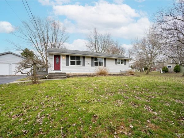 7052 E High Street, Lockport, NY 14094